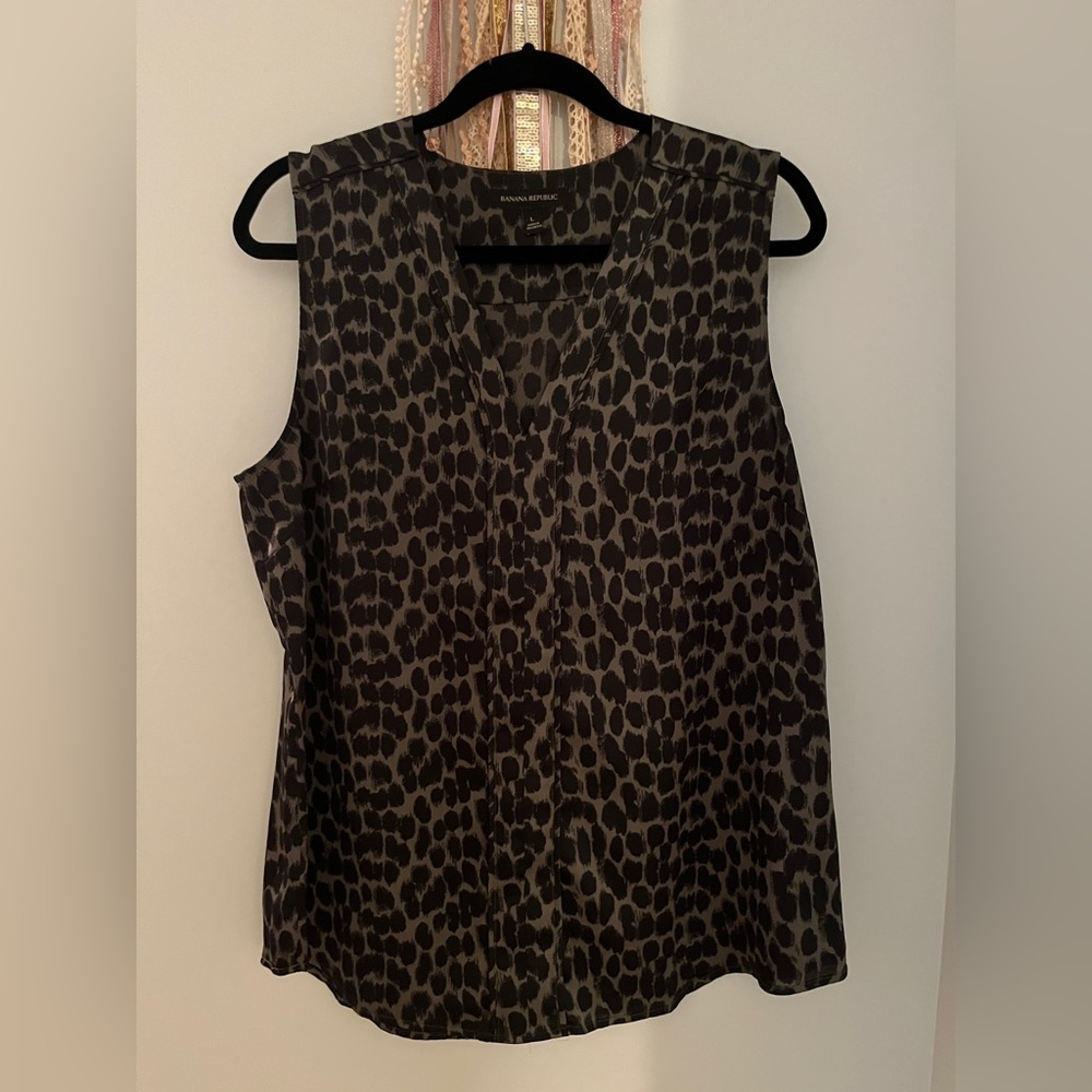 Banana Republic sleeveless top
